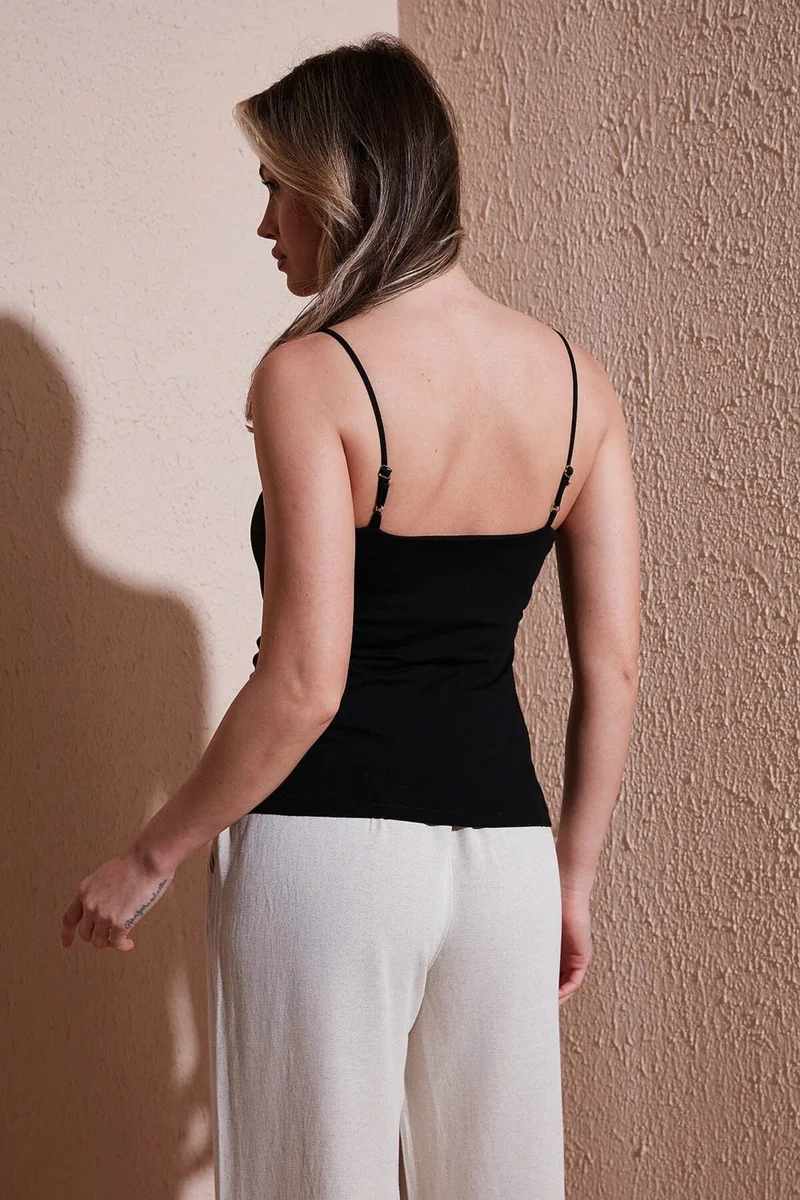 فاشن فريندز Black Women's Sleeveless T-Shirt 25Y0257K1