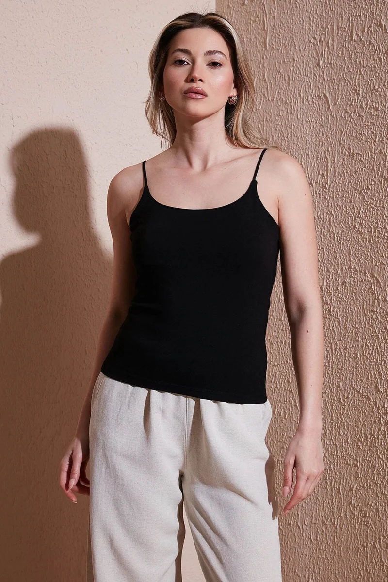 فاشن فريندز Black Women's Sleeveless T-Shirt 25Y0257K1
