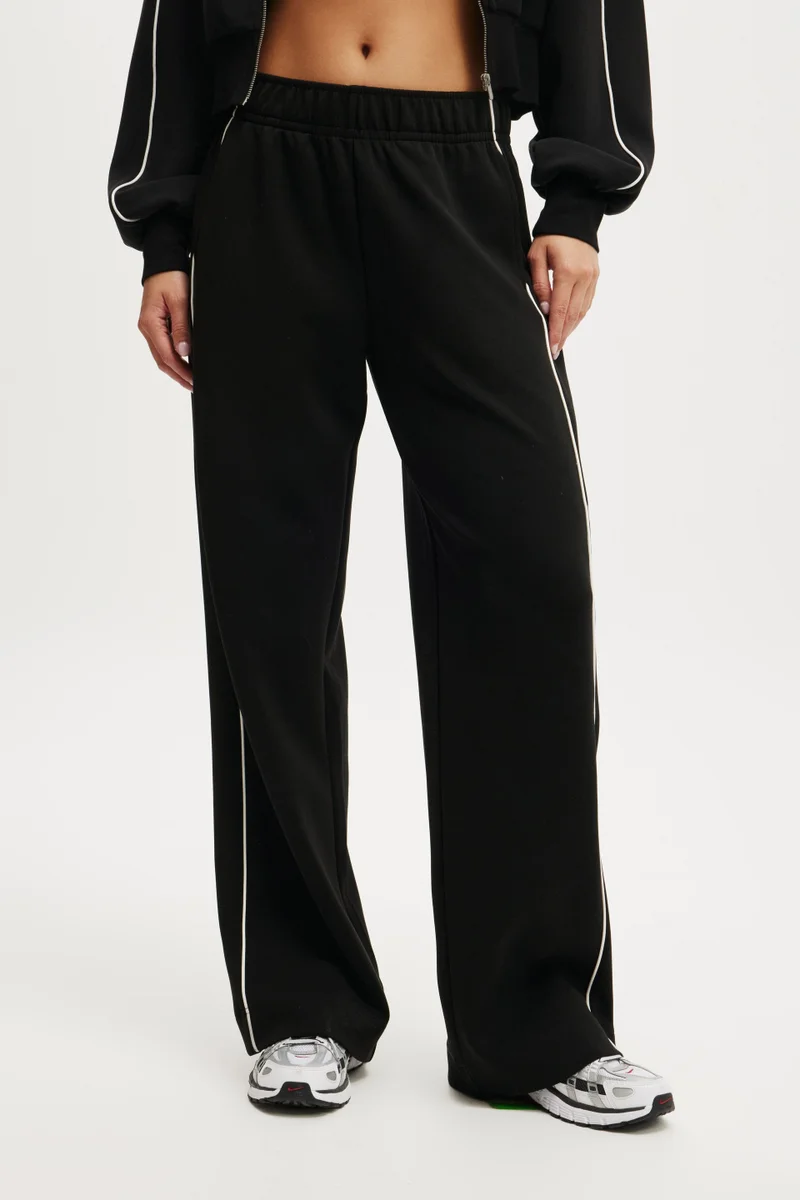 THE ULTIMATE SOFT TRACK PANT