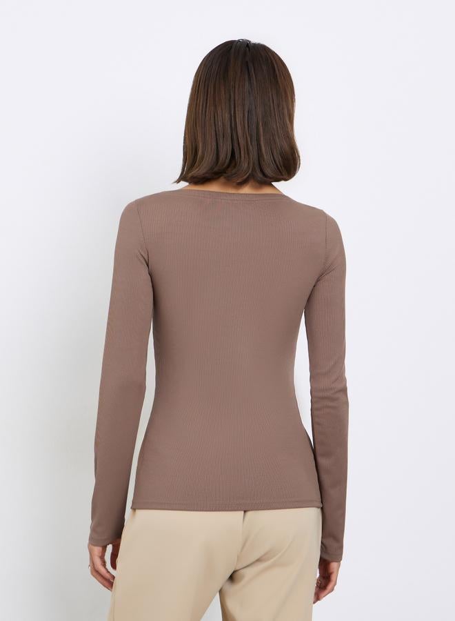 ستايلي بلوزة محبوكة بتفاصيل مضلعة وأكمام طويلة - Image 5