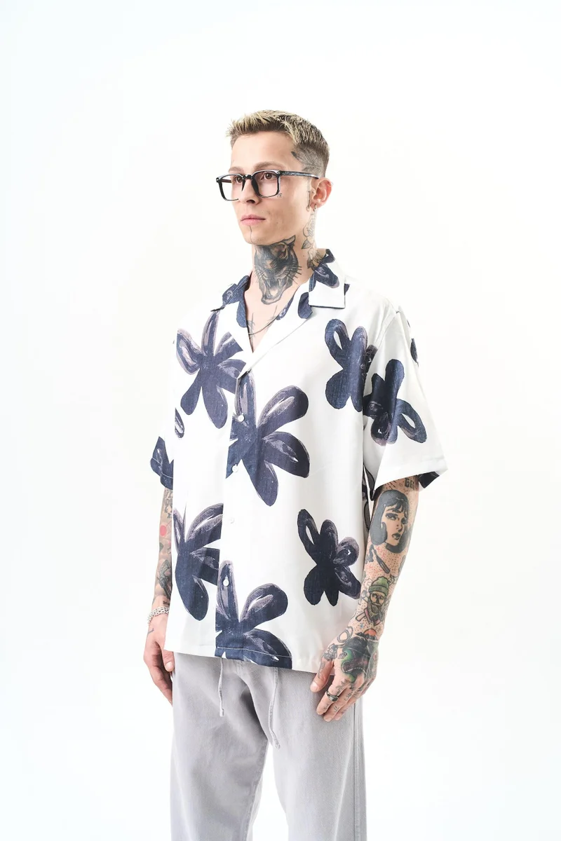 ريسباير قميص رجالي مقاس كبير (Oversize) بطبعة "Flow Pattern"، أبيض