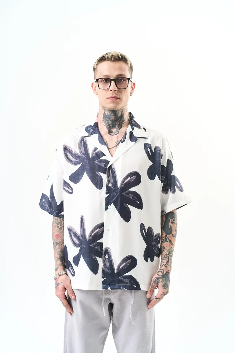 ريسباير قميص رجالي مقاس كبير (Oversize) بطبعة "Flow Pattern"، أبيض