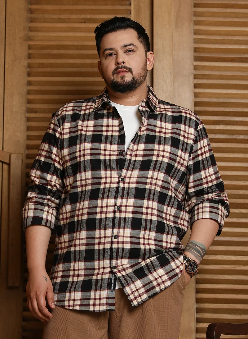 انستافاب بلس قميص رجالي مقاس كبير كاروهات داكن باللون الأسود والبني الفاتح للاستخدام اليومي بياقة عريضة وأكمام طويلة وإغلاق بالأزرار