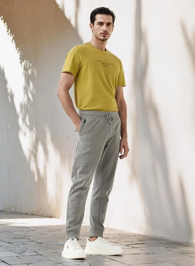 ايكونيك تيشيرت بيكيه بطبعة شعار أيقوني