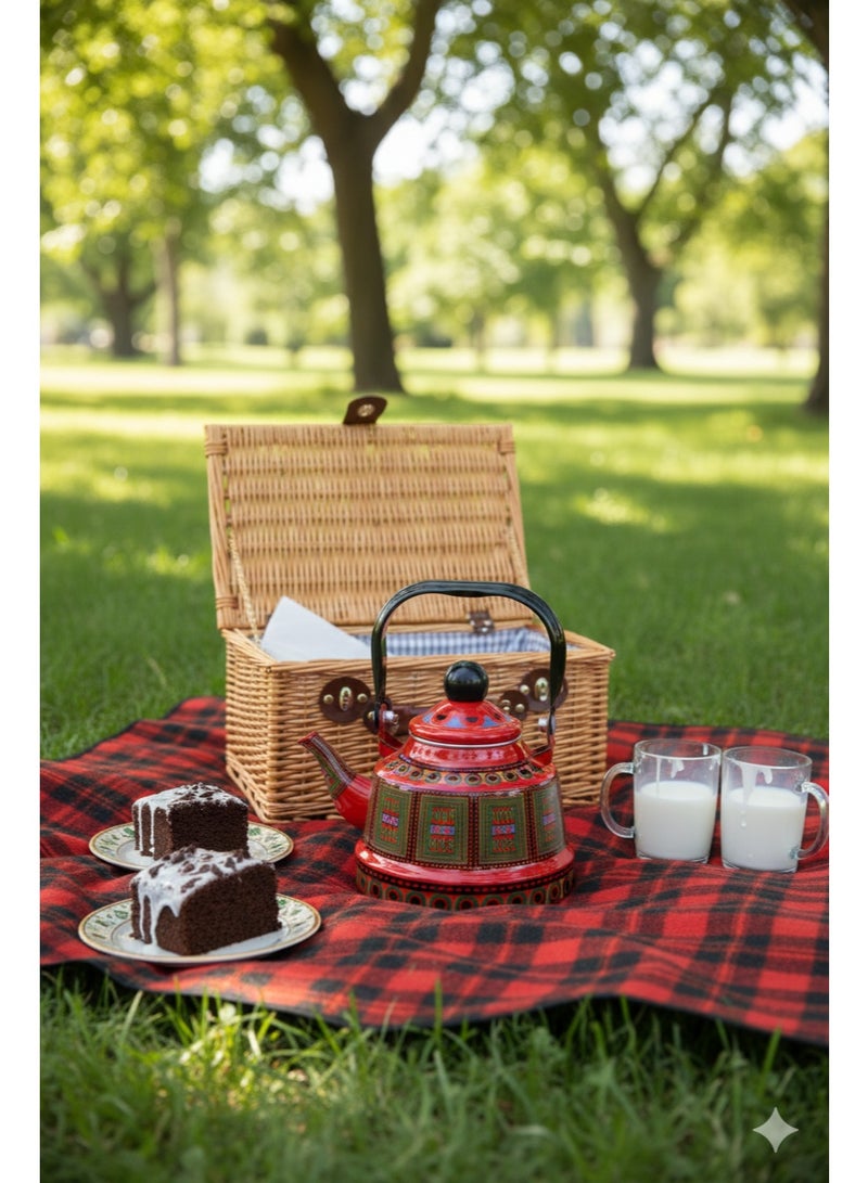 Tea and milk jug, with an elegant touch.
