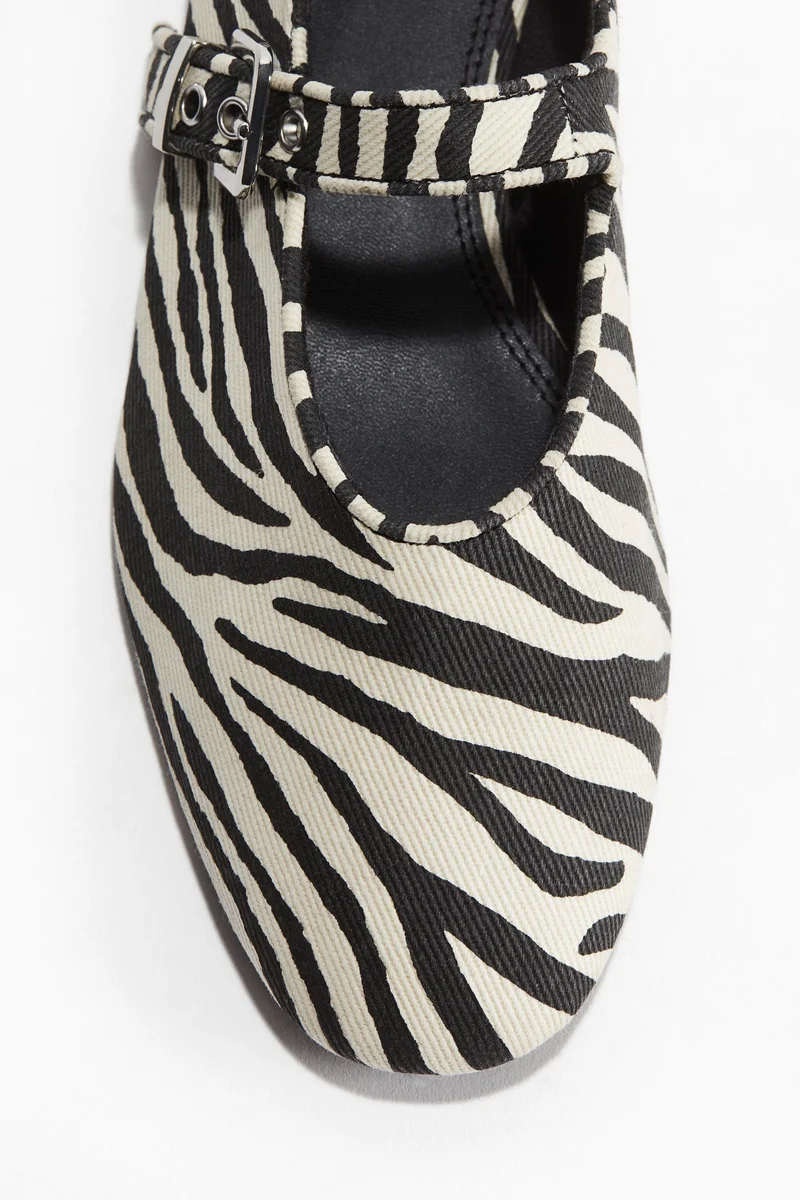 اتش اند ام حذاء باليه من تشكيلة ماري جين