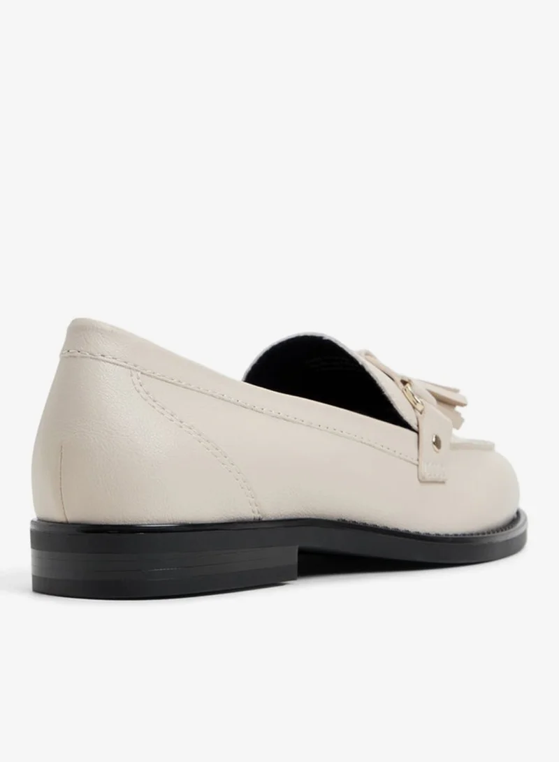 كول ات سبرنج حذاء أتّينا بنعل مسطح مزين بشرّابات