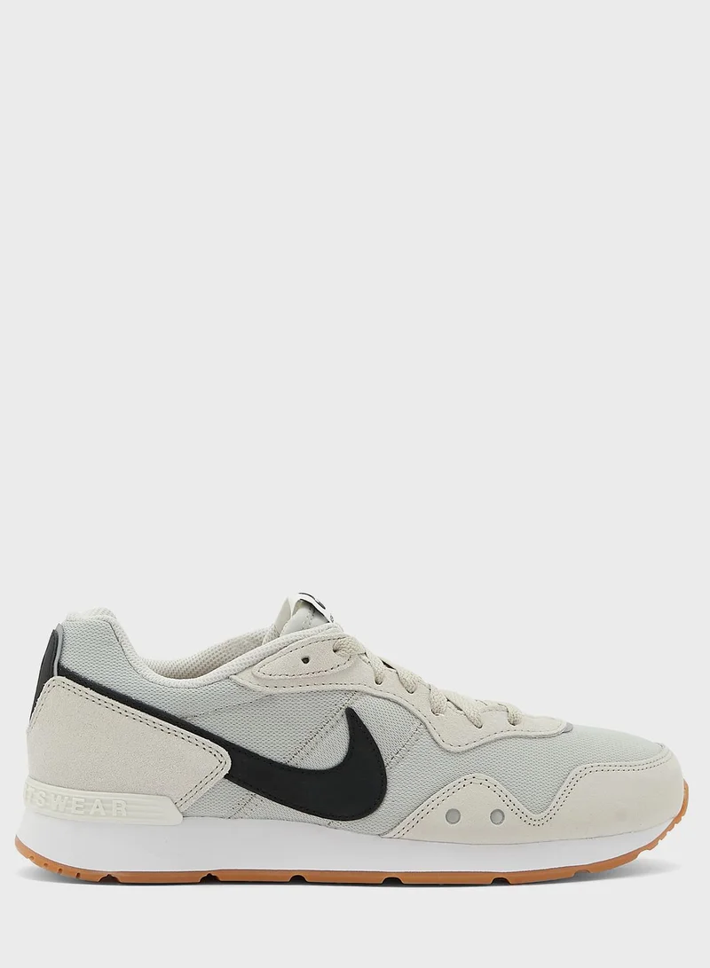 Nike Venture Runner