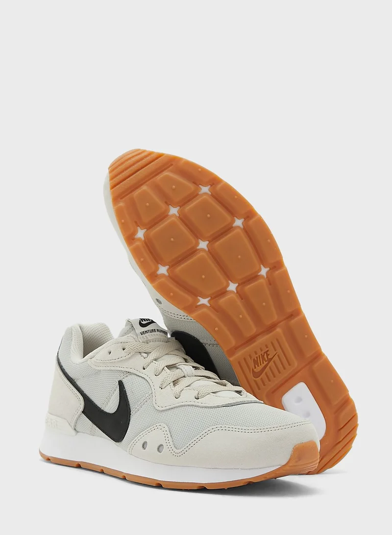 Nike Venture Runner