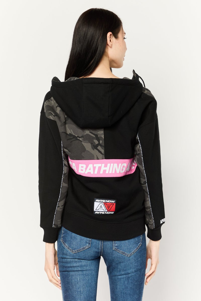 Aape By A Bathing Ape هودي نسائي بطباعة جرافيك بأكمام طويلة، أسود - Image 4