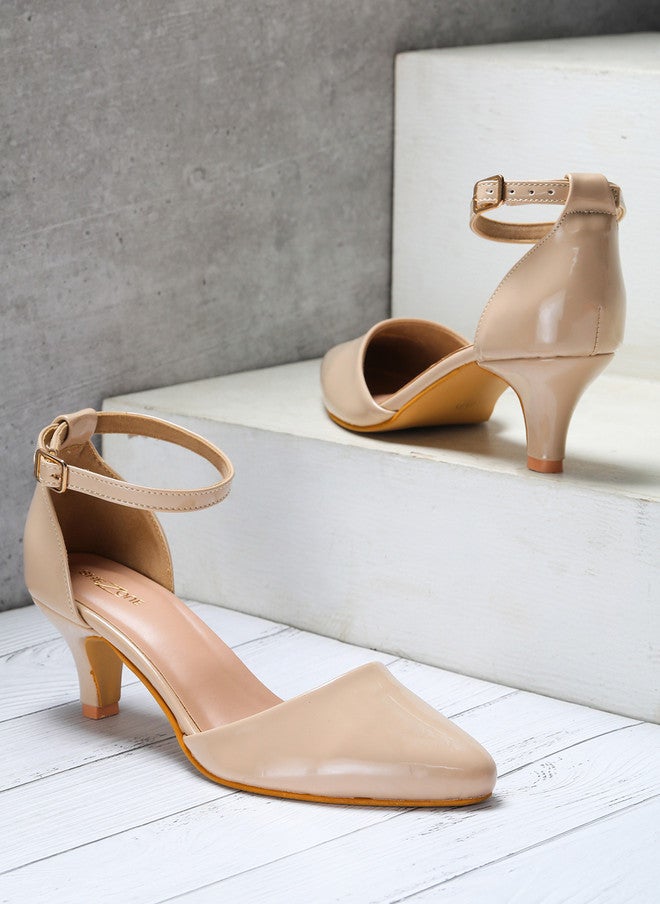 She Zone حذاء شوزون النسائي بلون البيج بتصميم بسيط - Image 1