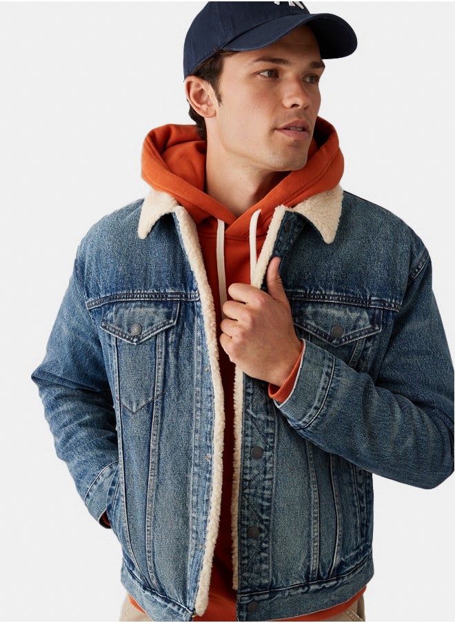 American Eagle سترة AE Denim Sherpa Trucker 