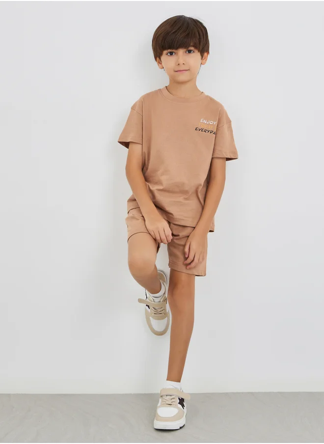 ستايلي Styli Slogan Print Round Neck T-Shirt and Shorts Set
