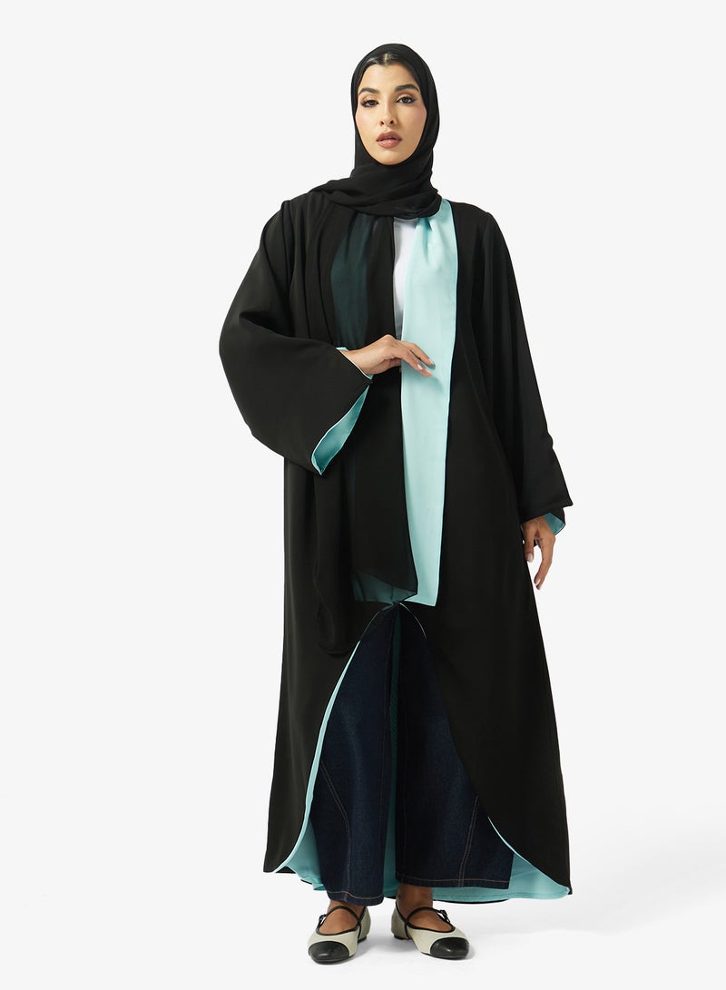 هيا كلوزيت عباية بياقة عالية وفتحة صدر مزينة - Image 1