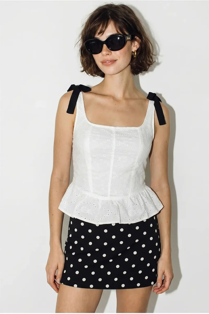 بيانكو لوتشي LUCCI Embroidered Square-Neck Corset Top