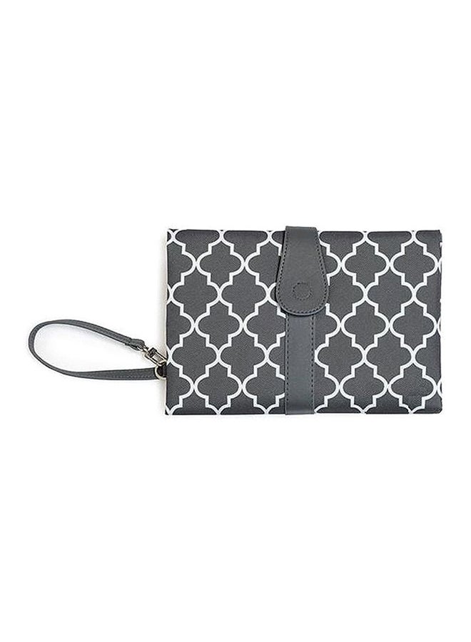 بساط لتغيير حفاضات الأطفال بتصميم صغير ومحمول وقابل للطي - Image 1