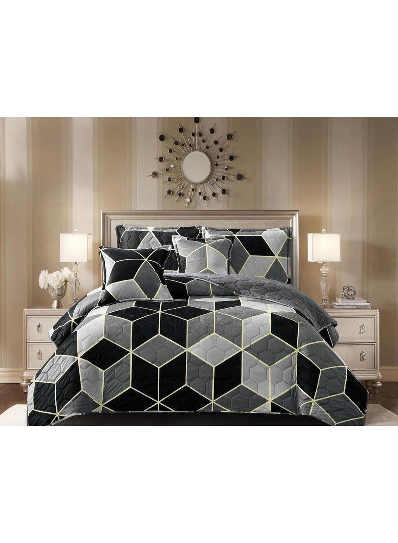 Horse compressed double quilt set made of soft velvet to give you warmth and comfort - Image 1