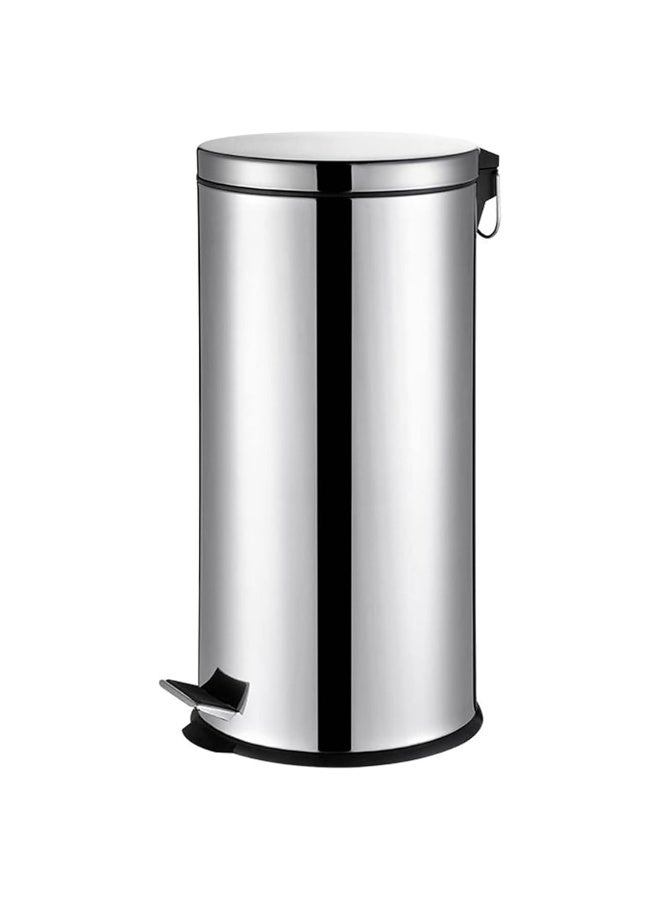 AKC سلة مهملات خطوة من الفولاذ المقاوم للصدأ سعة 30 لتر - تشطيب معدني لامع، دواسة مجوفة، غطاء يغلق برفق، سلة نفايات متينة للحمام، المطبخ، المنزل أو المكتب - فضي - Image 1