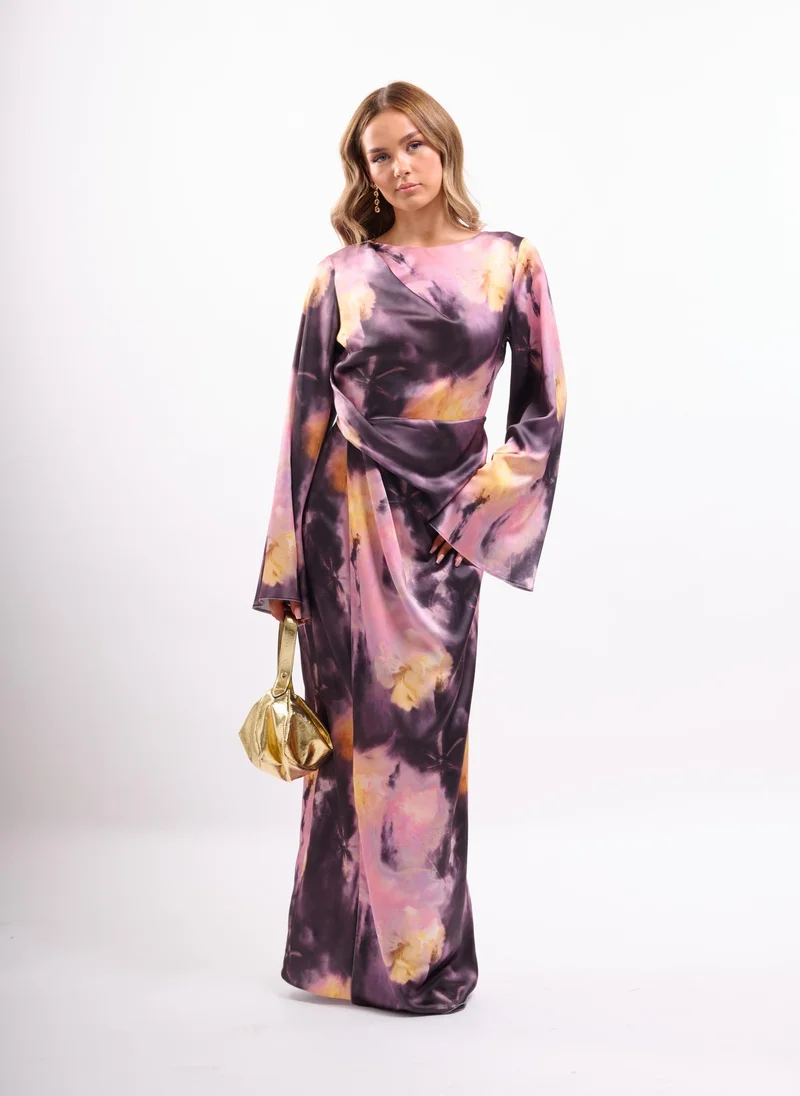 فايا فستان ماكسي بخصر مطوي وأكمام منفوشة بطبعة تجريدية