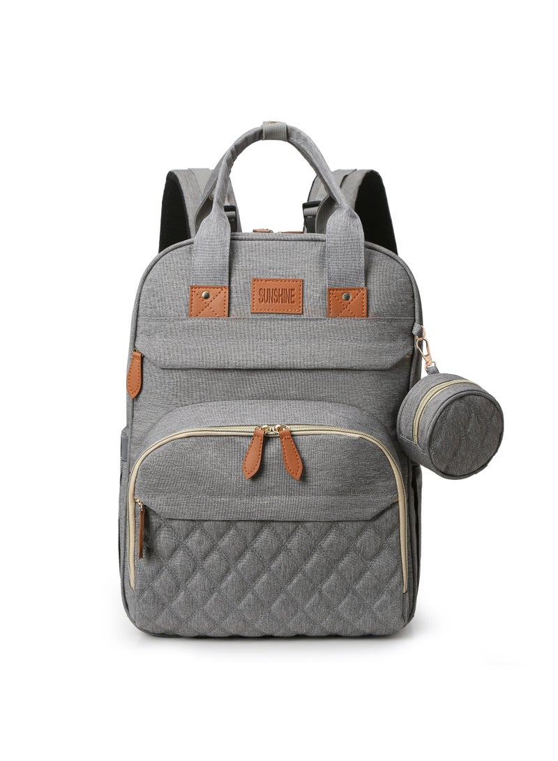 حقيبة ظهر حفاضات مع وسادة تغيير – حقيبة سفر متعددة الوظائف للآباء والأمهات مع منفذ شحن USB، قماش بوليستر مقاوم للشمس، إغلاق بسحاب، جيوب عملية، وحزام يدوي قوي – مثالية للرحلات واستخدام ما قبل المدرسة - رمادي - Image 2