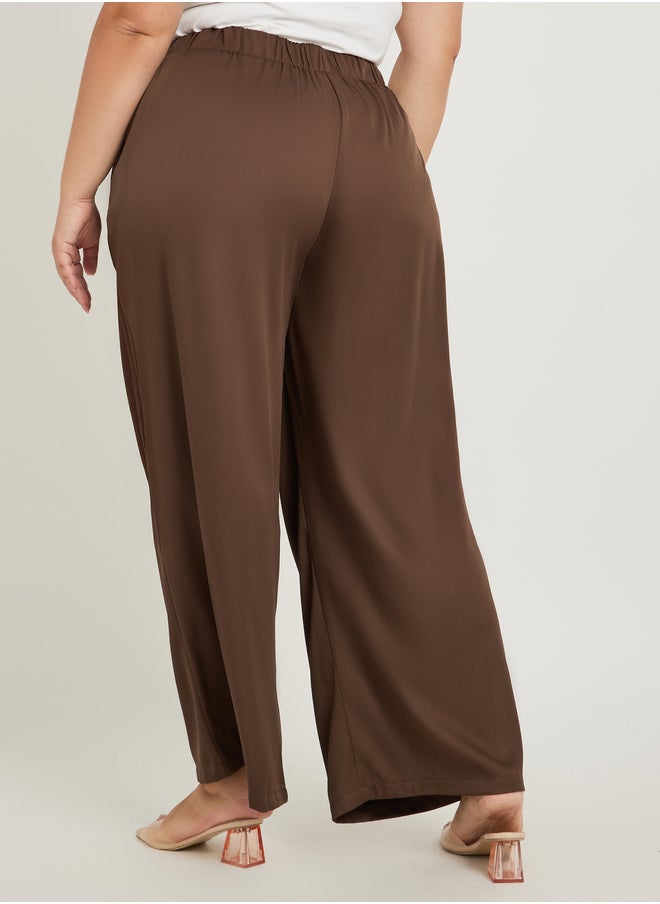 Styli Styli Plus Size Solid Pleated Wide Leg Pants with Button Detail  - Image 4