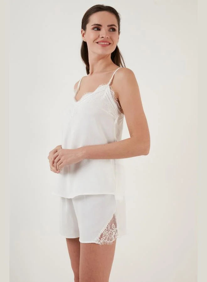 ليلا طقم بيجامة نسائي قصير من الدانتيل برقبة على شكل  بحمالات رفيعة