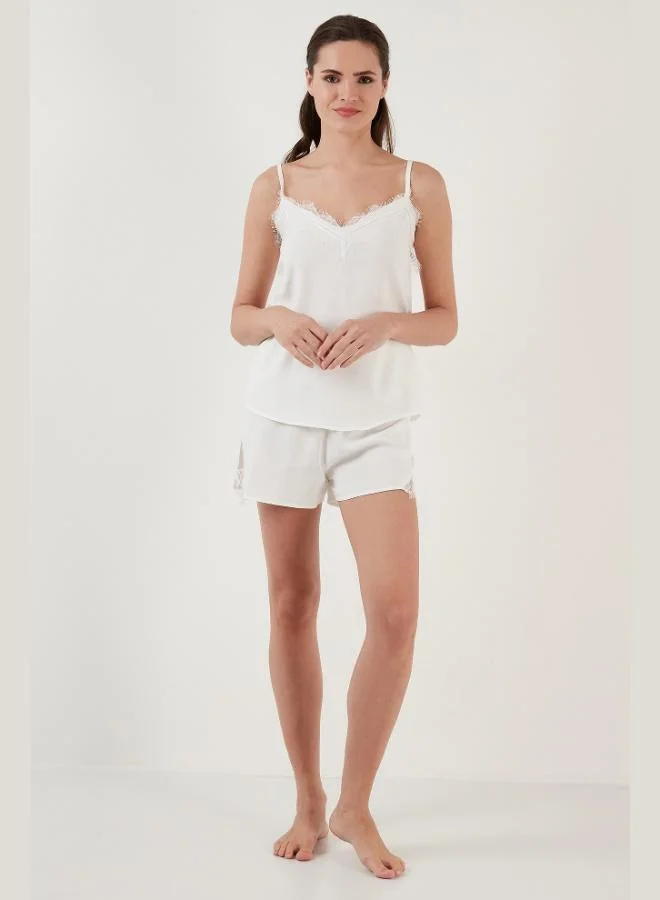ليلا طقم بيجامة نسائي قصير من الدانتيل برقبة على شكل  بحمالات رفيعة