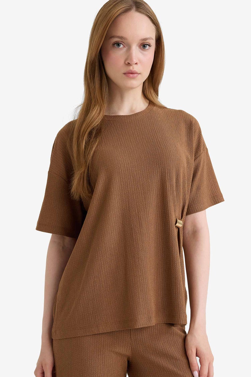 DeFacto Brown Woman Regular Fit Crew Neck Crepe T-Shirt Casual - Image 1