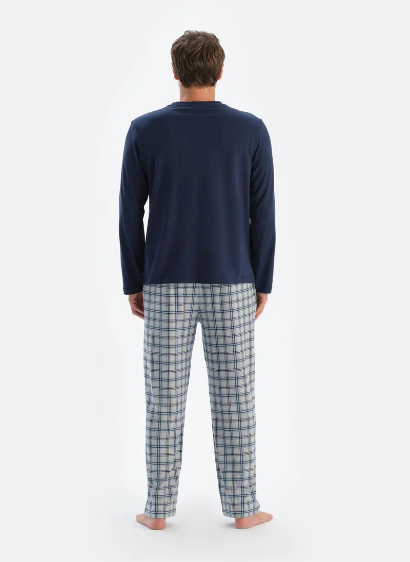 داجي T-shirt & Trousers Pajama Set Crew Neck Supreme Mid Rise Sleepwear