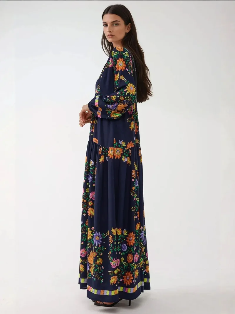 هيكاب فستان ماكسي مطبوع بياقة على شكل حرف  وزر تفصيلي