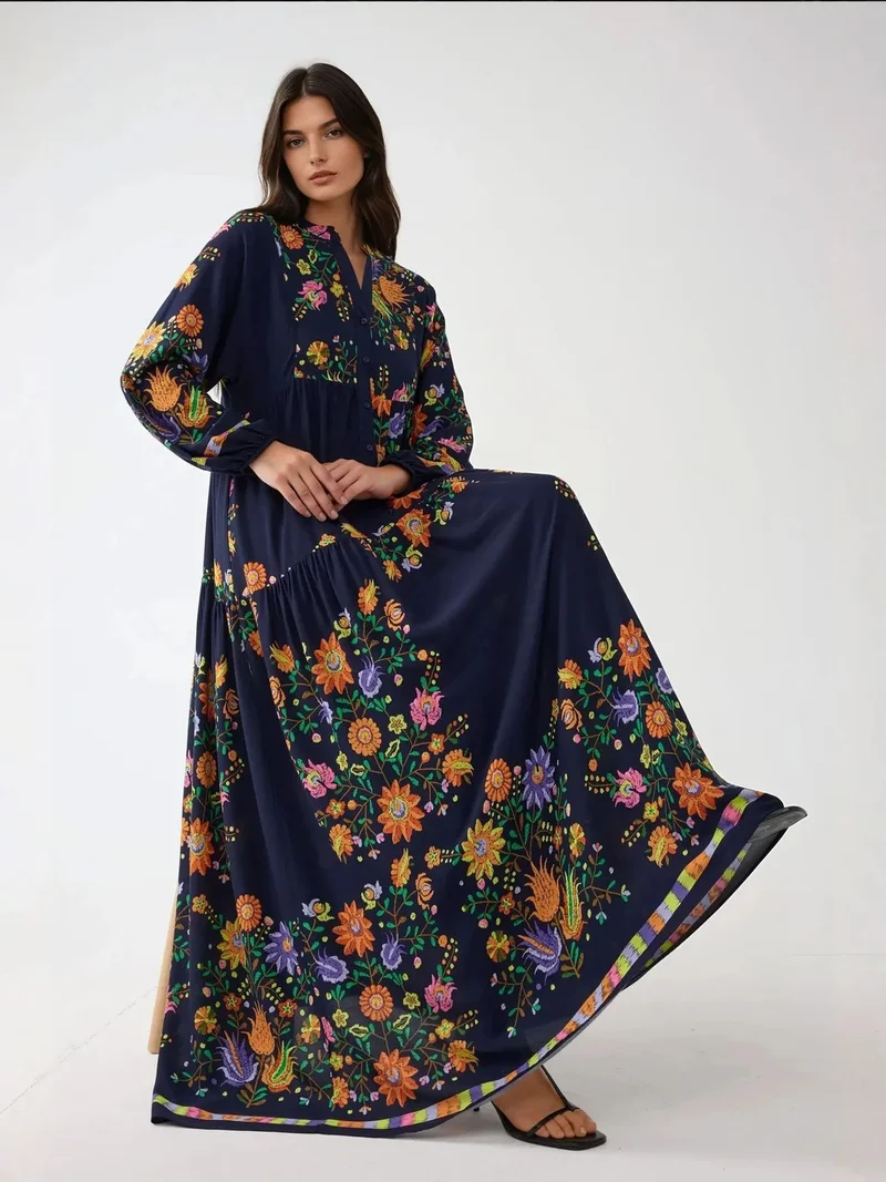 هيكاب فستان ماكسي مطبوع بياقة على شكل حرف  وزر تفصيلي