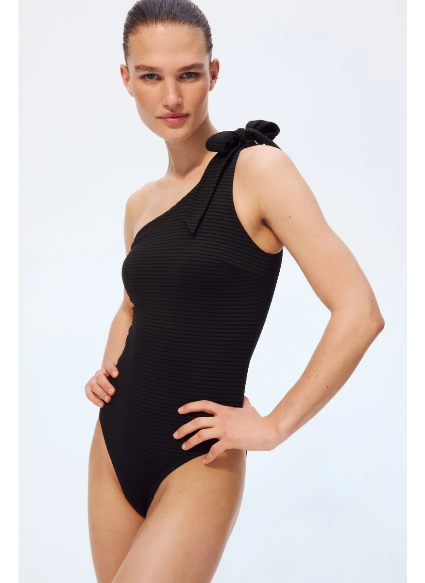 اتش اند ام Padded-Cup One-Shoulder Swimsuit