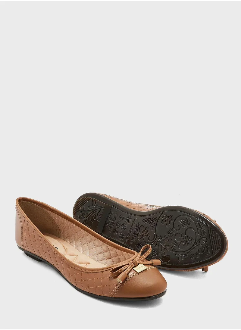 MOLECA Remington Close Toe Ballerinas
