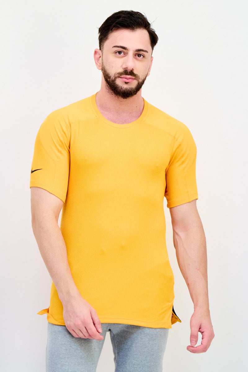 Nike تي شيرتات تدريبية قصيرة الأكمام للرجال، رياضية، برتقالية - Image 1