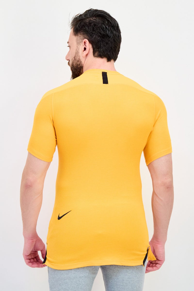 Nike تي شيرتات تدريبية قصيرة الأكمام للرجال، رياضية، برتقالية - Image 3