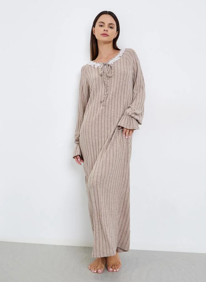 ستايلي قميص نوم مضلع بتفاصيل دانتيل