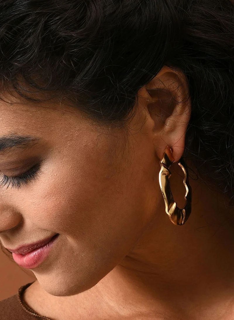 SOHI Gold Plated Designer Hoop Earring