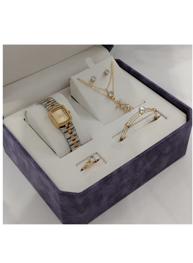 Women's watch with a bracelet and a ring made of zircon