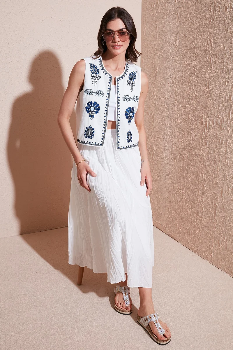 Lela Lined Embroidered Regular Fit Round Neck Crop Vest Women's Vest 611YL129