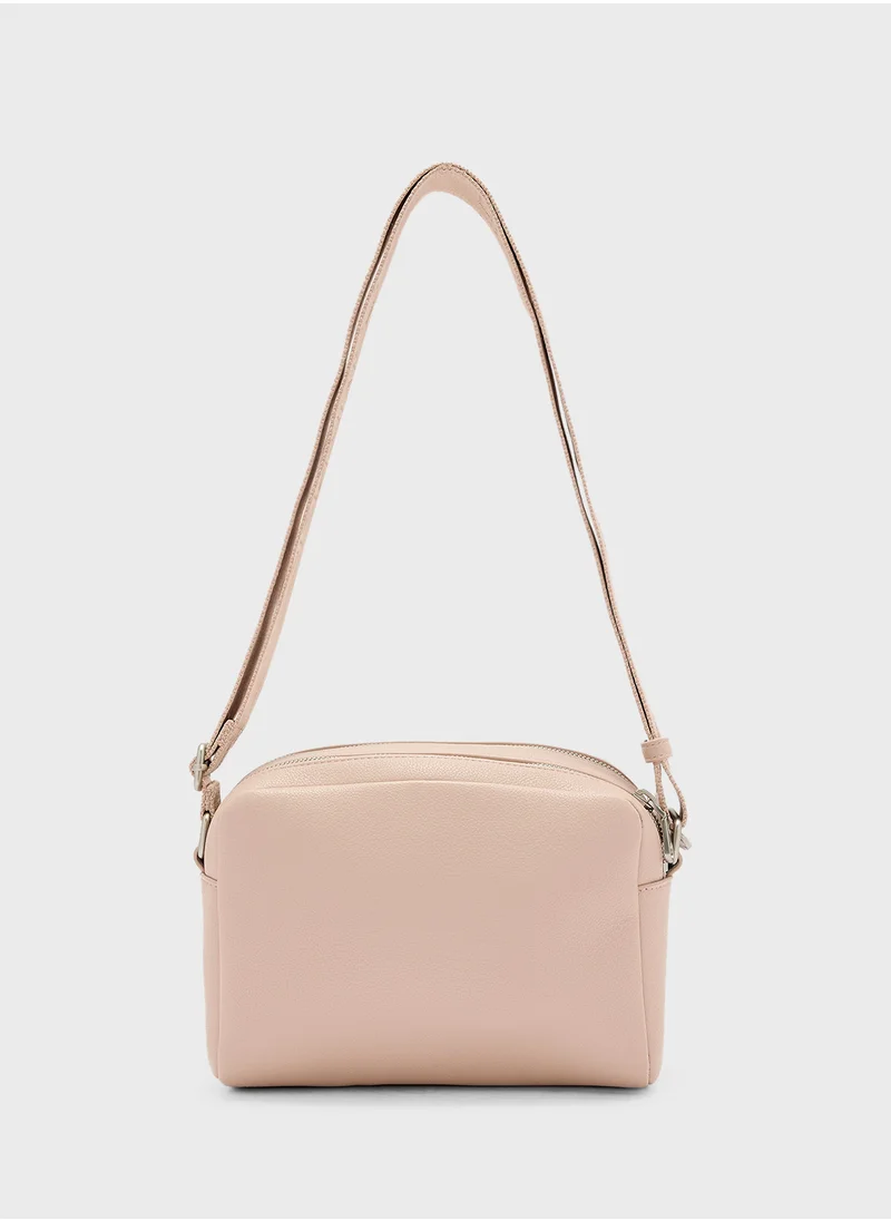 كالفن كلاين جينز Ultralight Deatial Crossbody