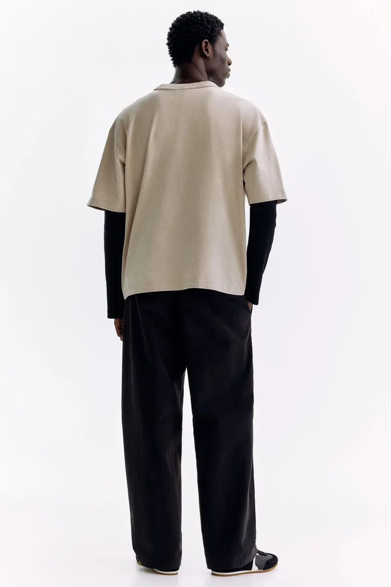 اتش اند ام تي-شيرت بقصة فضفاضة بطبعة مميزة