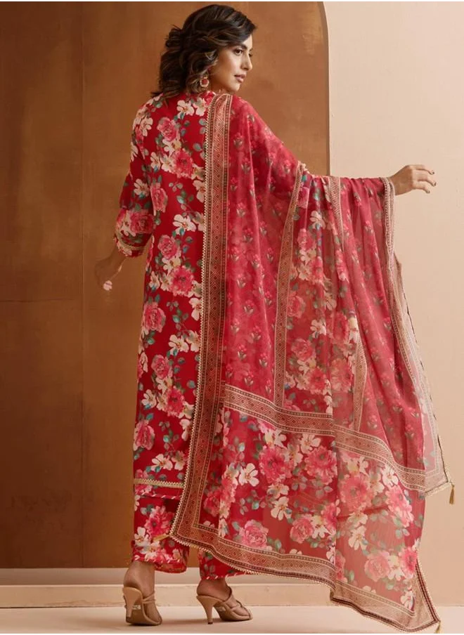 آي شين Red Women Red Polyester Kurta Set with Embroidered pattern Tunic and Palazzo features a Round neckline and Three-Fourth Sleeve secured with Elastic closure and styled in Straight Fit ideal for Festive moments — a must-have for your statement wardrobe.