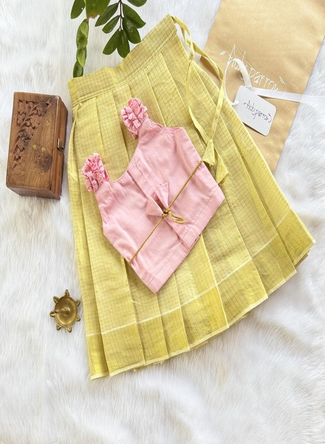 Picksparrow فستان باتو بافاداي/لينغا تشولي/فستان عرقي تقليدي من بيكسبارو للبنات الصغيرات (وردي، بنقشة مربعات) (وردي، من 0 إلى 3 أشهر) - Image 3