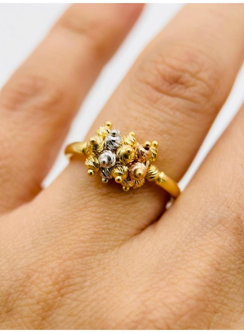 The Intermix Gems 18 Karat Gold 750 Tricolor Gold Textured Cluster Statement Ring - Image 3