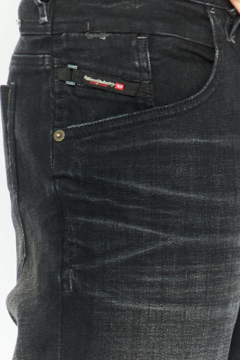 DIESEL جينز رجالي بقصة ضيقة وقابل للتمدد، أسود - Image 3