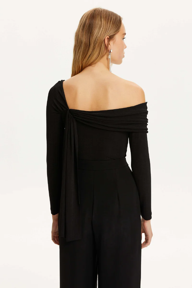 نوكتورن بودي سوت غير متماثل