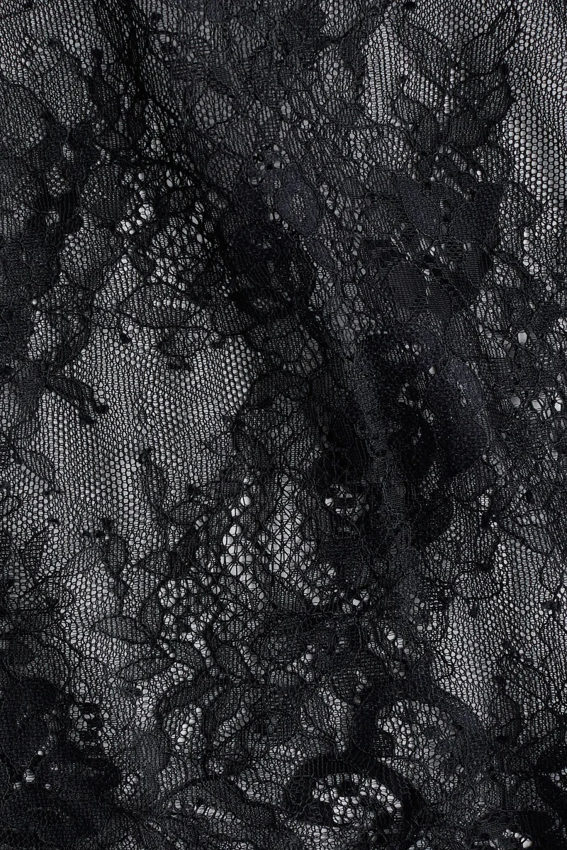 اتش اند ام بلوزة دانتيل قصيرة