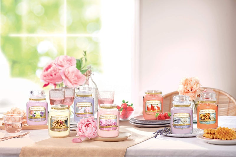 Yankee Candle Belgian Waffles Scented, Classic 22oz Large Jar Single Wick Candle, Over 110 Hours of Burn Time - Image 4