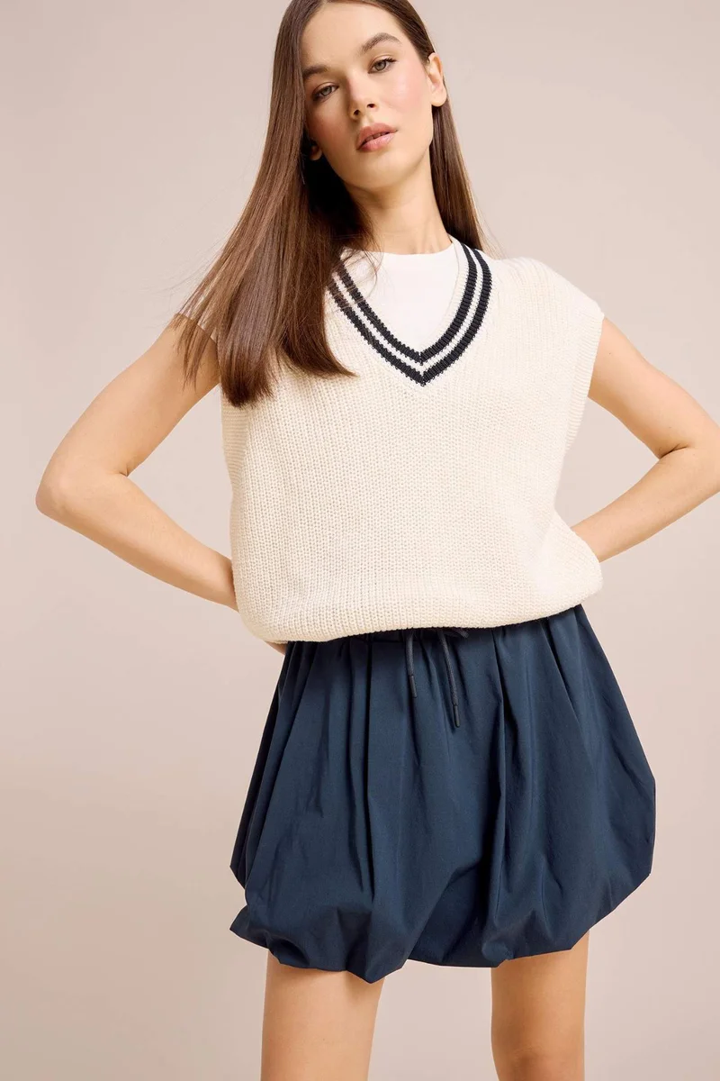 ديفاكتو Regular Fit V-Neck Vest