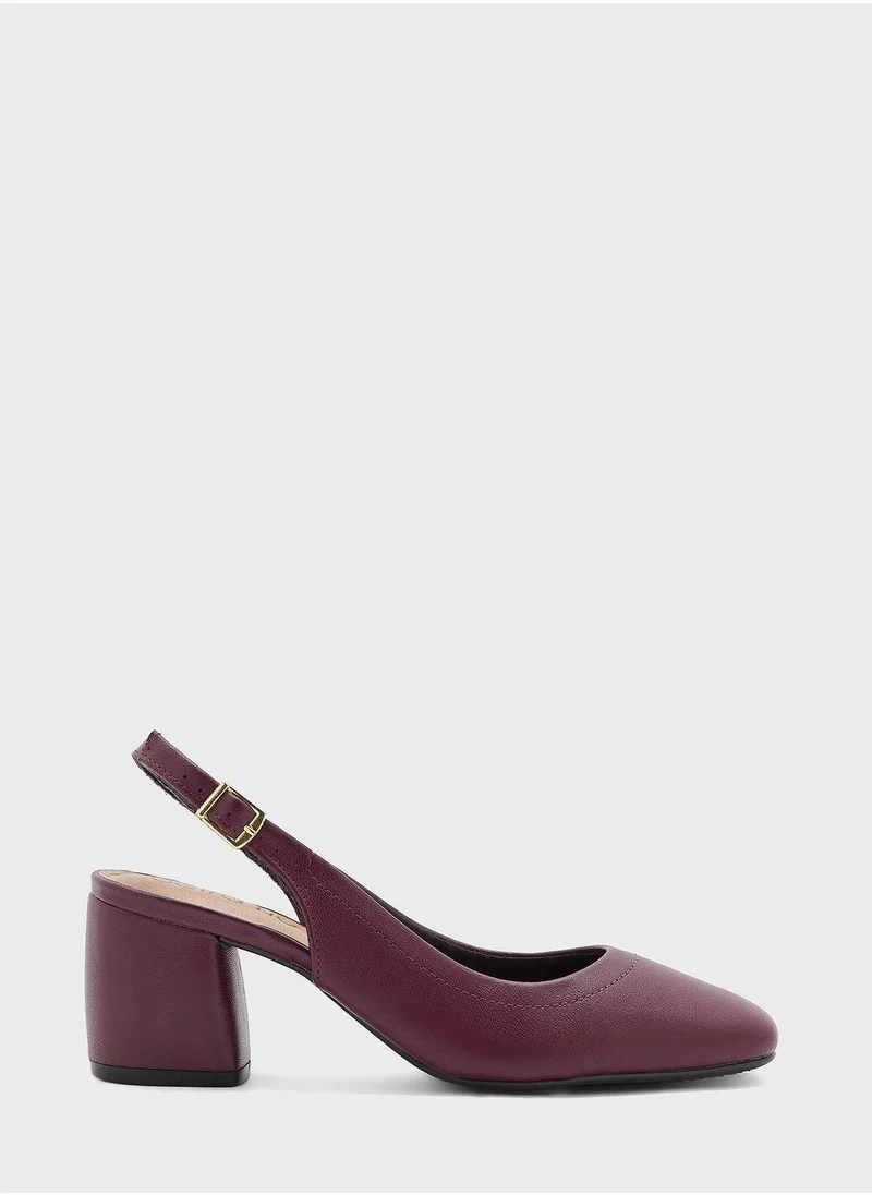 Beira Rio Daniela Close Toe Mid Heel Pumps